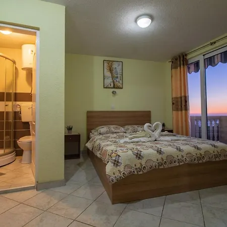 Dragicevic Homestay *